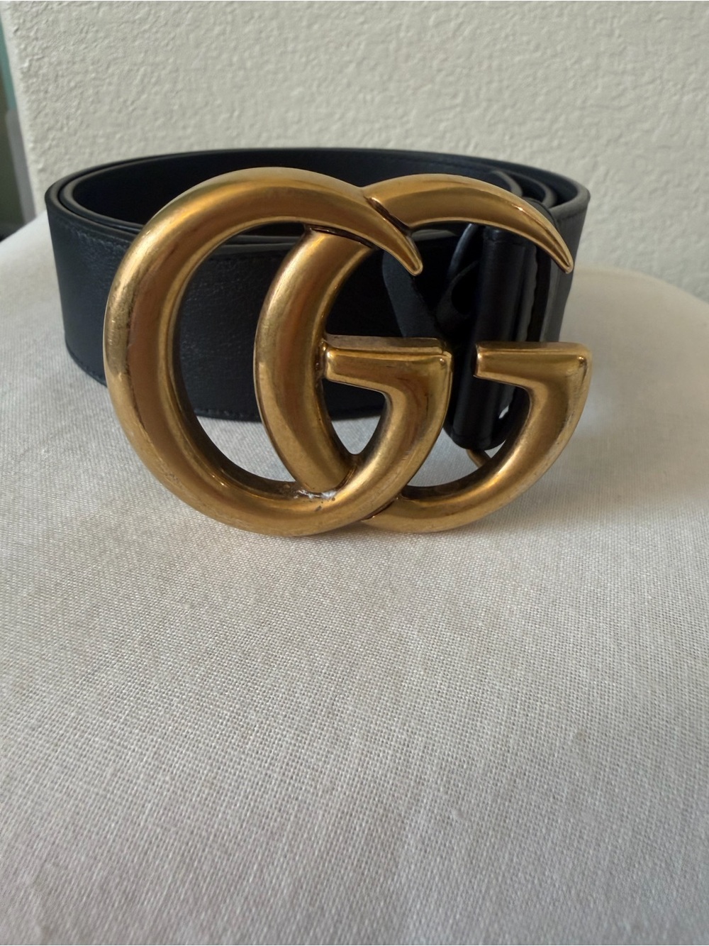 Gucci Black Leather Belt with Gold-Tone Emblem